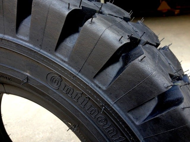Opona pneumatyczna Continental IC40 23×9-10 detal bieżnika