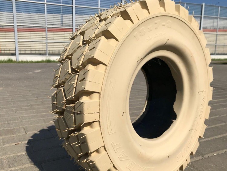 Opona niebrudząca Kabat 15x4,5-8 QUICK w magazynie